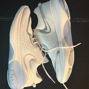 Nike Women's Light Gray and White Athletic Shoes